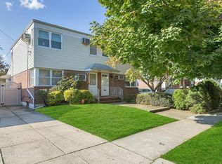 6742 213th St, Oakland Gardens, NY 11364