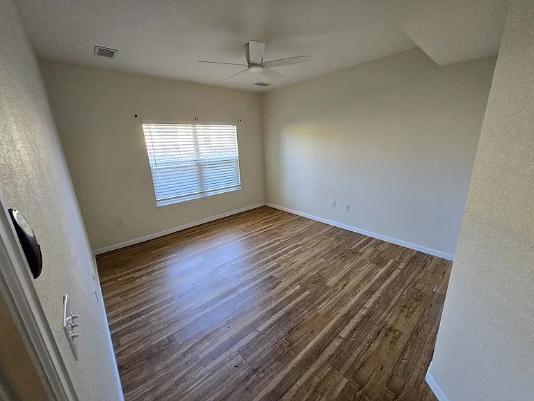 5225 White Willow Dr #M100 — Photo 6