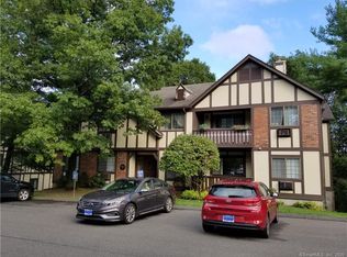 12 Essex Ct #12, Brookfield, CT 06804