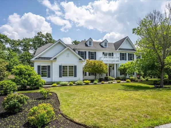 12 Valley View Dr, North Grafton, MA 01536