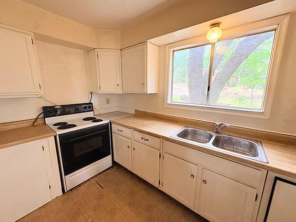 5th image of 12063 Woodacre Rd
