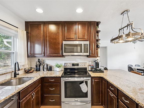 3rd image of 1909 Fern Cir