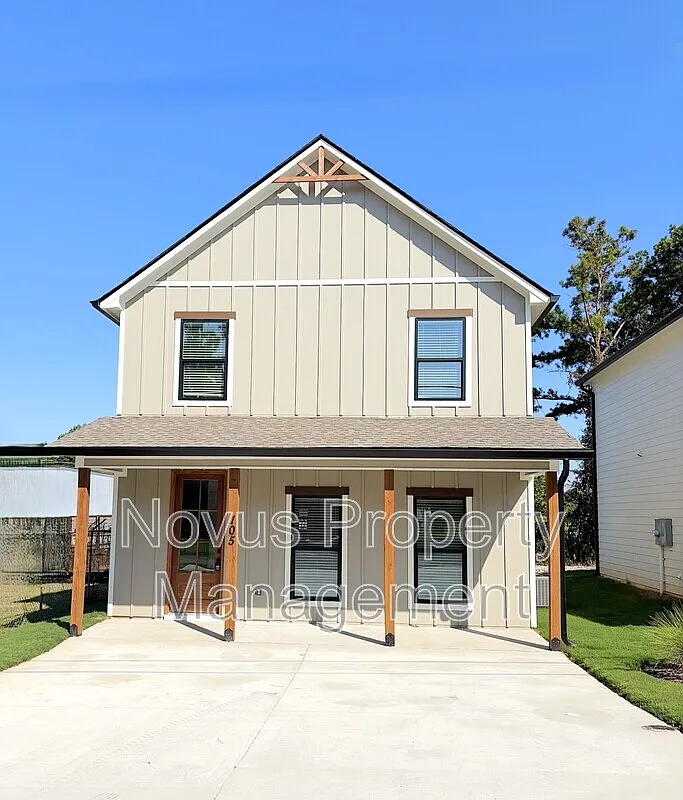 3 bed, 2.5 bath, $1,995 — Photo 1