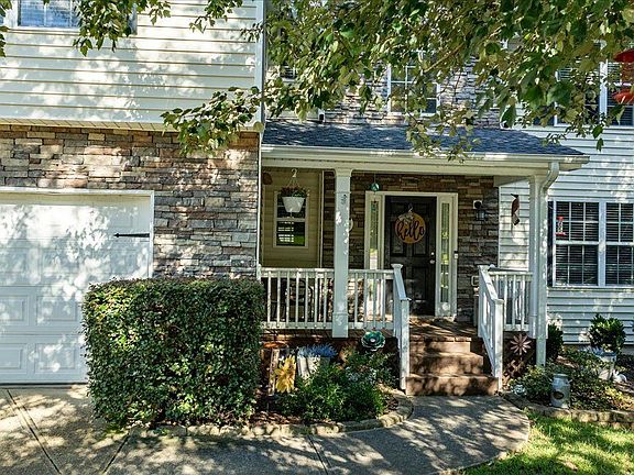 2nd image of 621 Wellington Ln