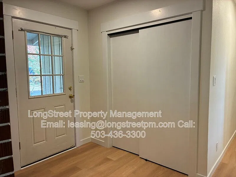 3 bed, 1.5 bath, 1383 sqft, $2,395 — Photo 2
