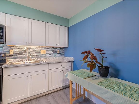 4th image of 9617 Norfolk Ave APT 8