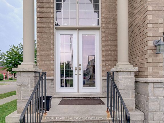 3rd image of 4 Chartwell Cir S