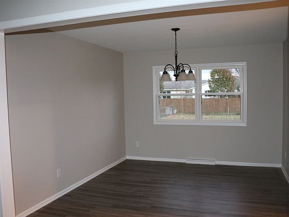 5th image of 3126 Devereux Dr