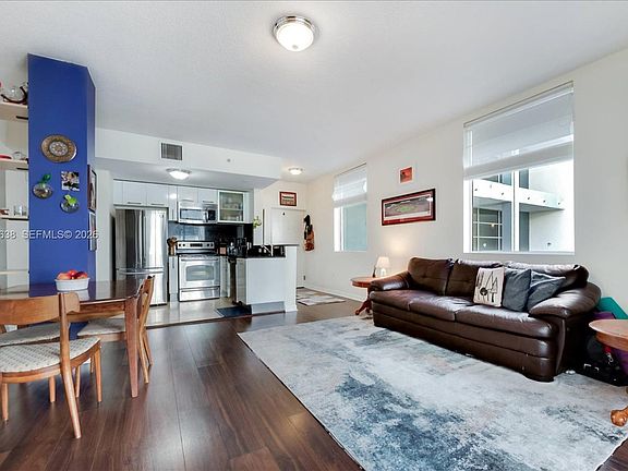 2nd image of 3339 Virginia St APT 305