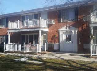 612 Laurel Lake Rd, Thiensville, WI 53092