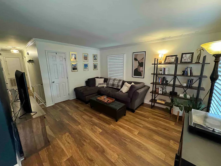 4400 Winedale Ln — Photo 6