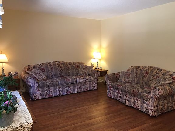 3rd image of 142 Glenwood Dr