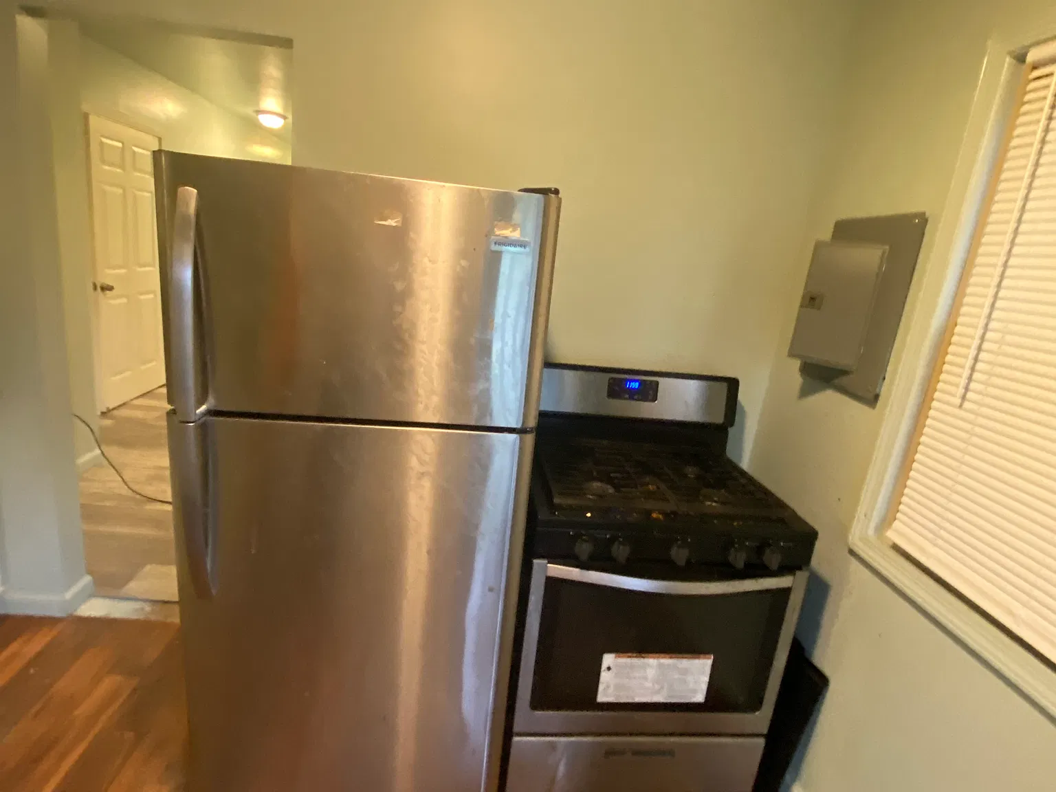 1308 Hanford Ave — Photo 3