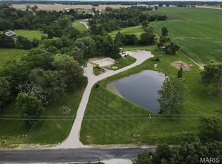 7112 Fields Dr, Moro, IL 62067