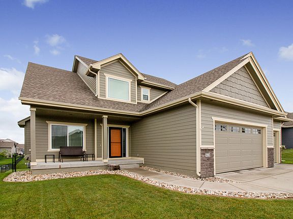 2nd image of 515 NW Seasons Dr