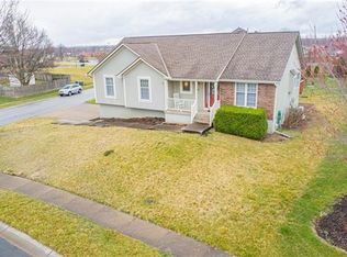 3526 SW Windsong Dr, Lees Summit, MO 64082