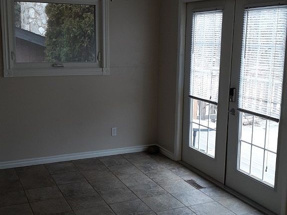 2nd image of 166 Glendale Blvd #166