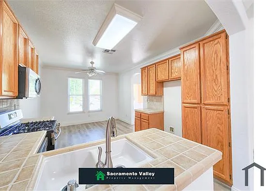 1901 Yarnell Way — Photo 7