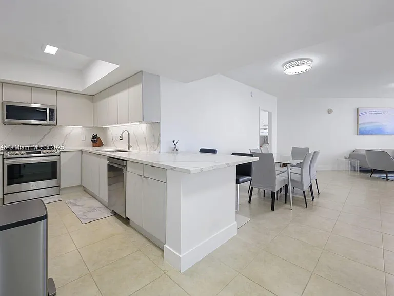 16699 Collins Ave #3306 — Photo 7