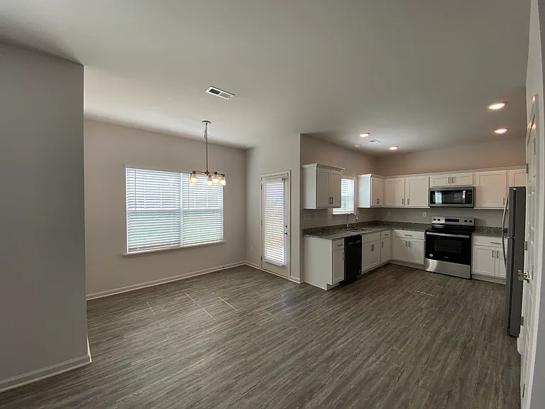 2828 Peaks Mill Dr — Photo 3