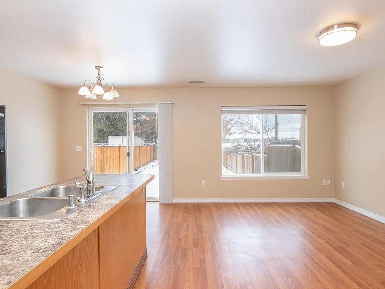516 S Arthur St — Photo 5