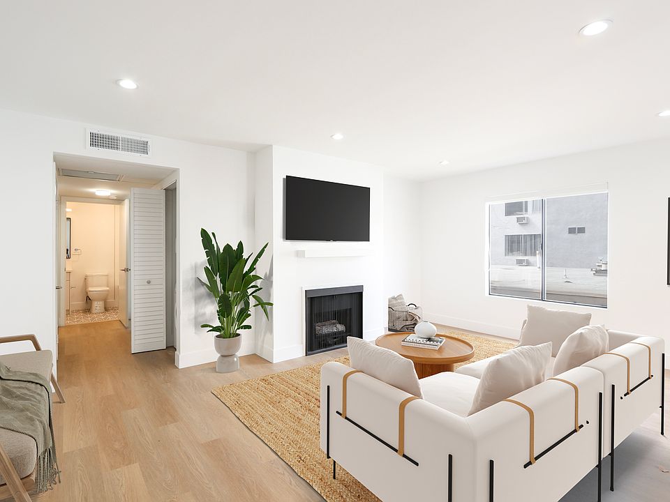 1st image of 3758 Mentone Ave APT 204
