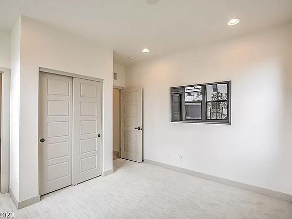 4th image of 10260 Pond Pine Ave