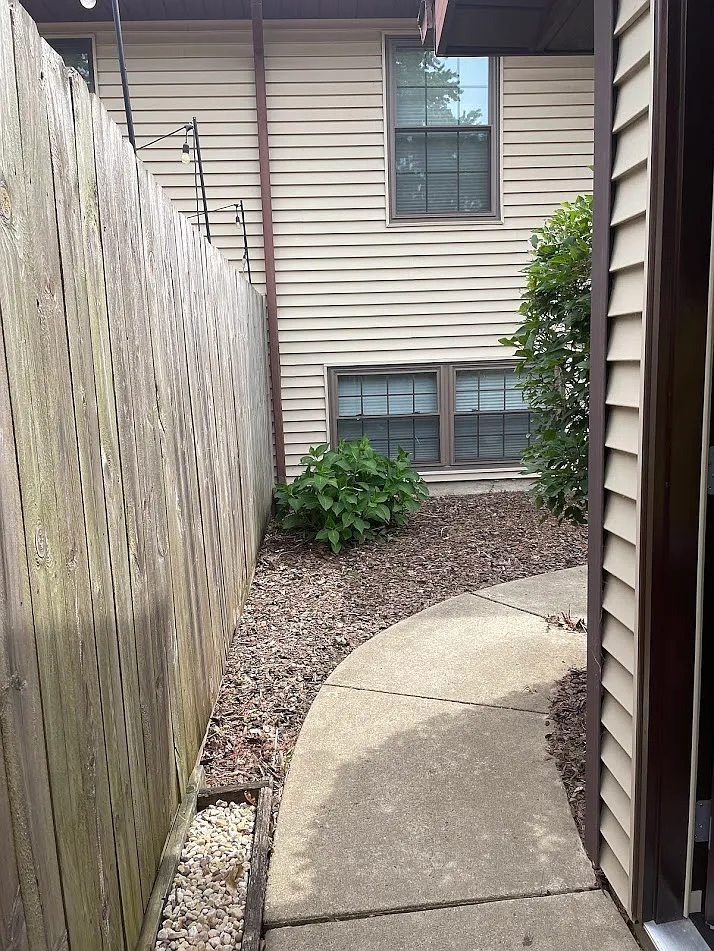 2 bed, 1.5 bath, 1152 sqft, $1,600 — Photo 1