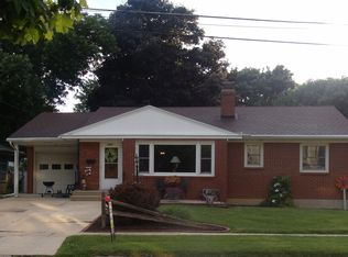 1462 S Carroll Ave, Freeport, IL 61032