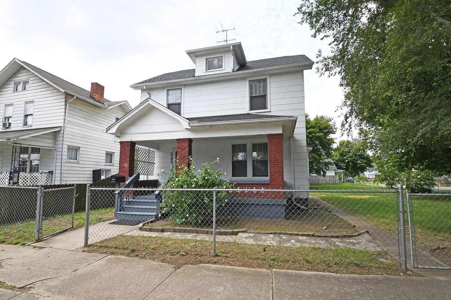 2102 Pearl St photo 1