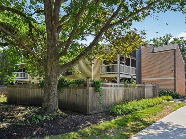 1521 S County Farm Rd APT 2, Wheaton, IL 60189