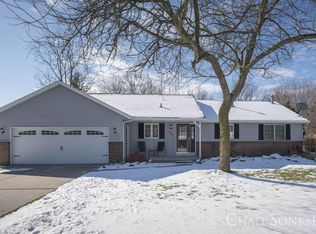 550 Westfield Dr NW, Comstock Park, MI 49321