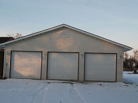 3 Stall Attached Garage