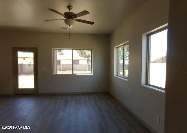 3 bed, 2.5 bath, 3195 sqft, $1,895 — Photo 3