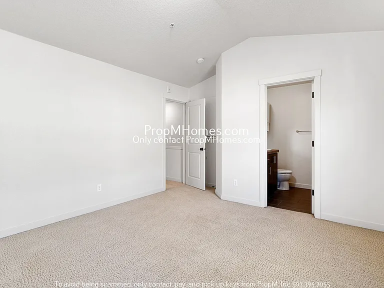 610 NE Garswood Ln — Photo 11