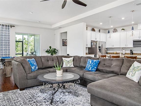 3rd image of 8925 Reserve Manor Dr