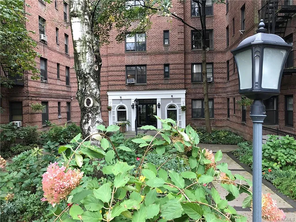 3840 Greystone Ave APT 1F photo 1