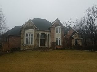 325 Royal Oak Dr, Steger, IL 60475
