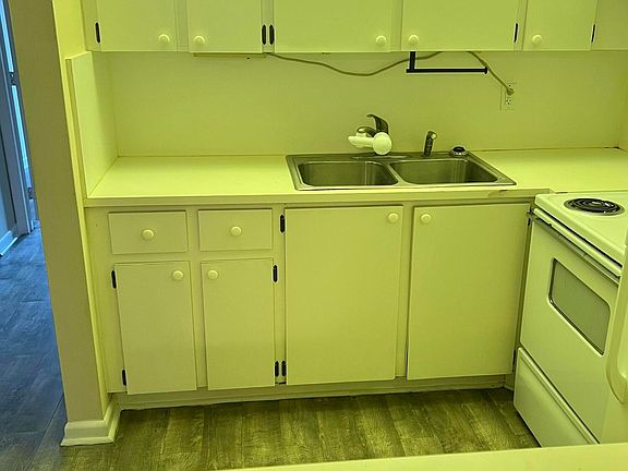 3rd image of 31 NORWICH B #31