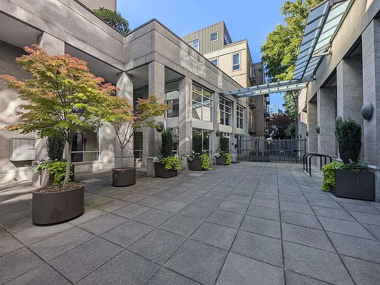 1410 E Pine St #W208 — Photo 13
