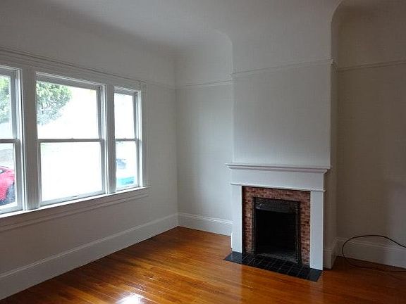 4th image of 160A Randall St