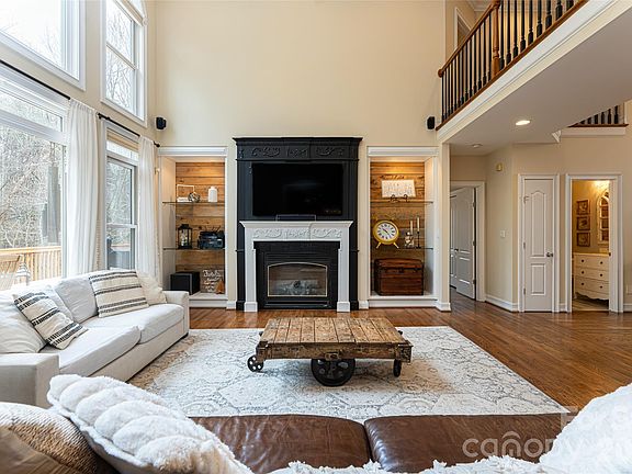 4th image of 39 Windover Dr