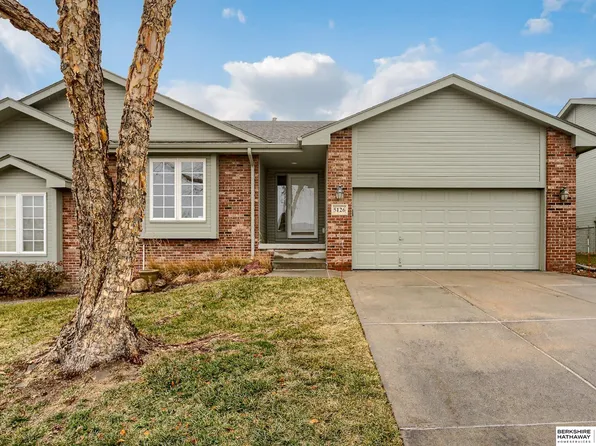 5126 Lakecrest Dr, Papillion, NE 68133