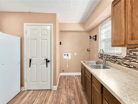 2nd image of 4507 E 35th St