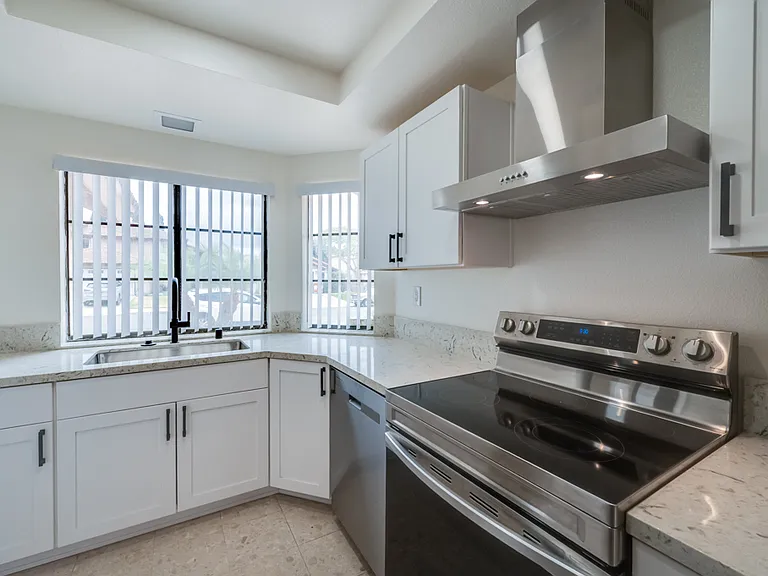 1090 Winding Oak Dr — Photo 10