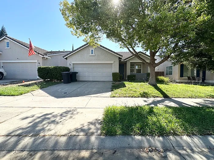 3 bed, 2.0 bath, 1241 sqft, $2,495 — Photo 2