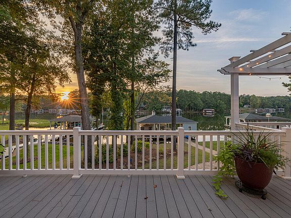 3rd image of 54 Stonecrop Cir