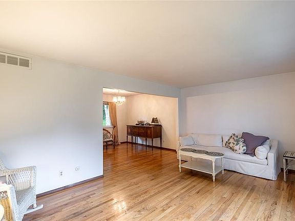3rd image of 600 Silverleaf Dr