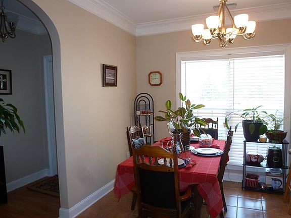 4th image of 221 Heathrow Dr