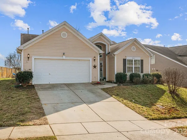 2943 Village Center Dr, Dallas, NC 28034